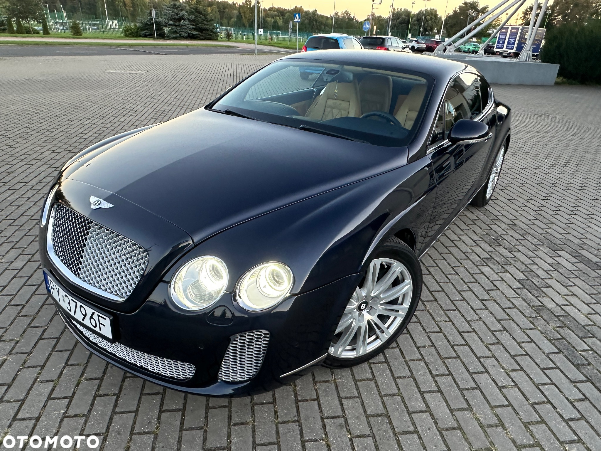 Bentley Continental GT Standard - 2