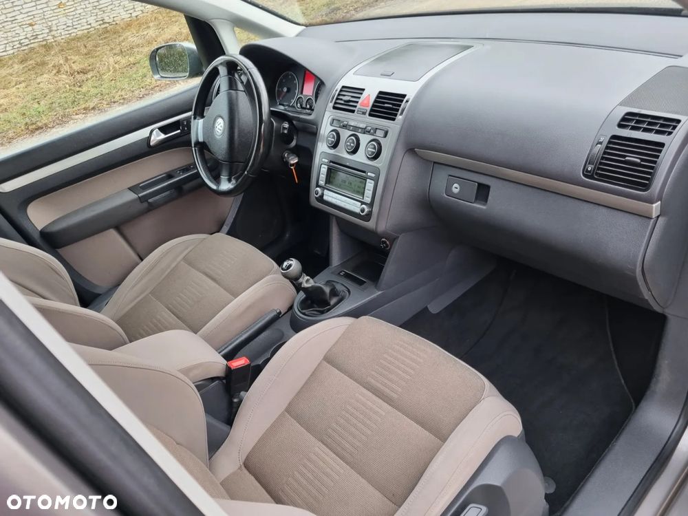 Volkswagen Touran 2.0 TDI Highline - 9