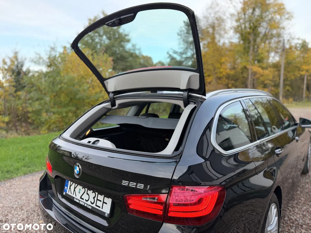 BMW Seria 5 528i Luxury Line - 33