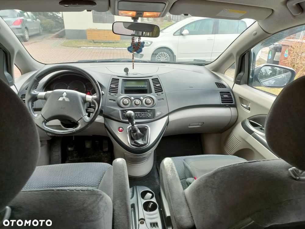 Mitsubishi Grandis - 5