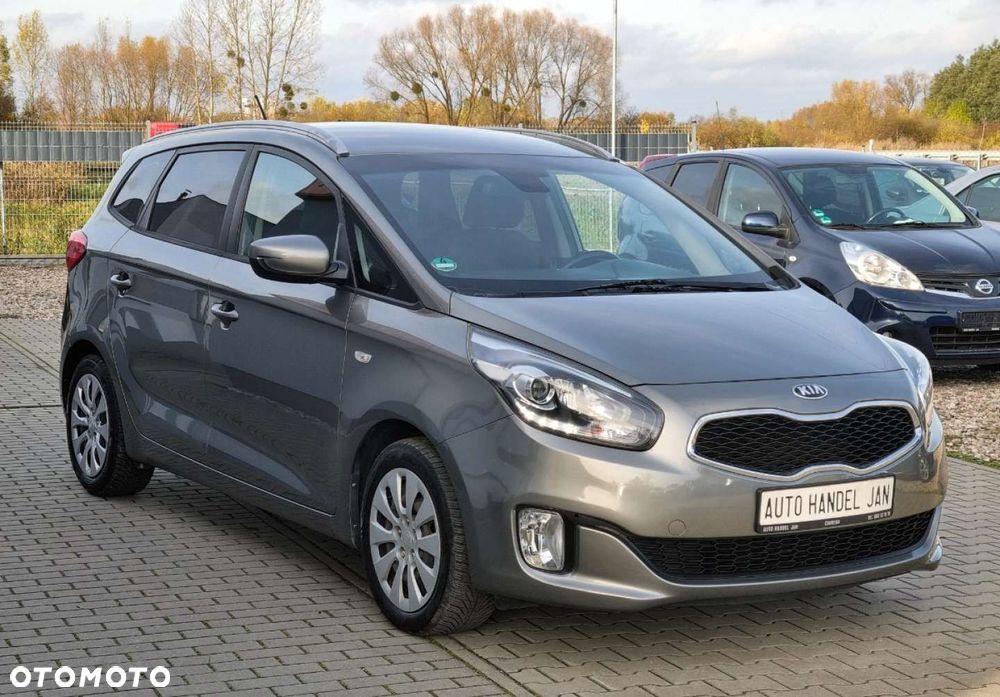 Kia Carens - 12