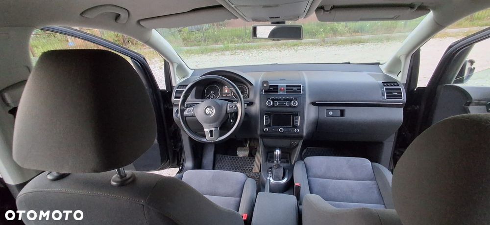 Volkswagen Touran - 12