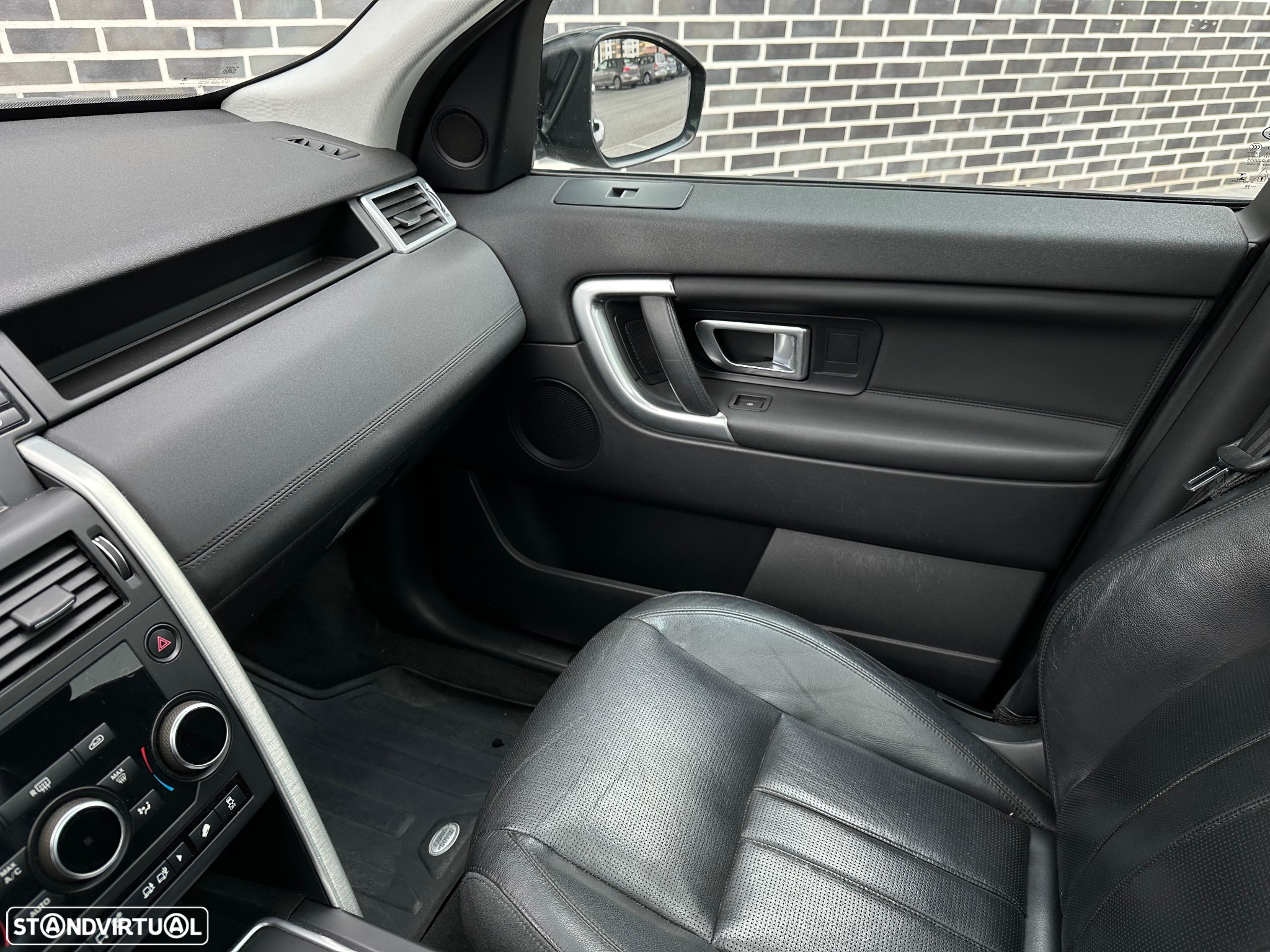 Land Rover Discovery Sport 2.0 D AWD HSE - 14