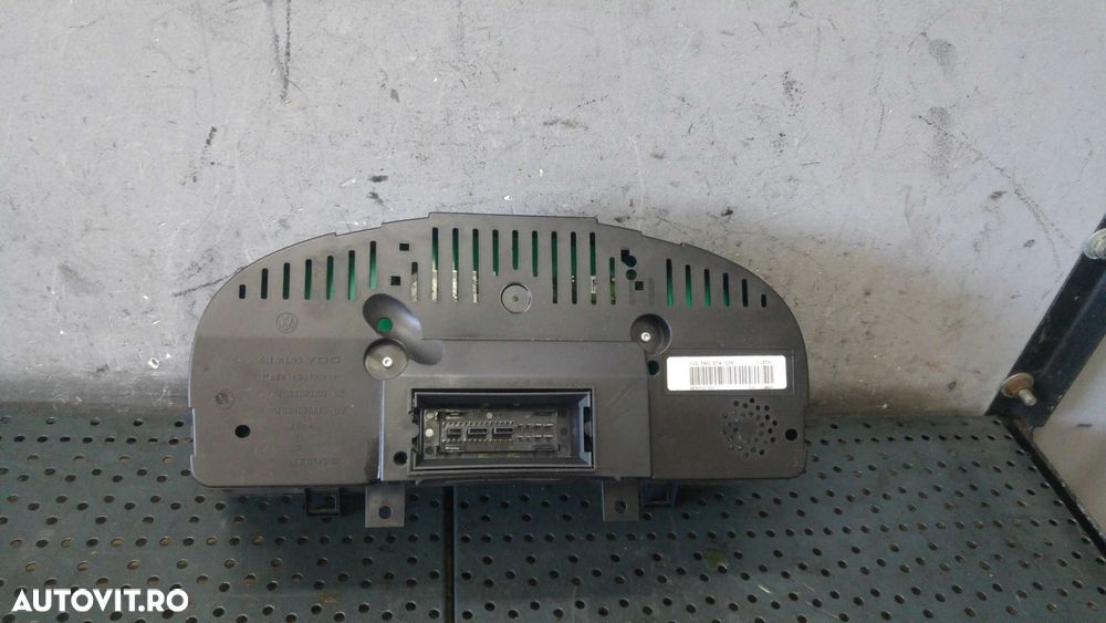 Ceasuri bord diesel vw golf 5 plus 5m1 521 1k0920864b - 3