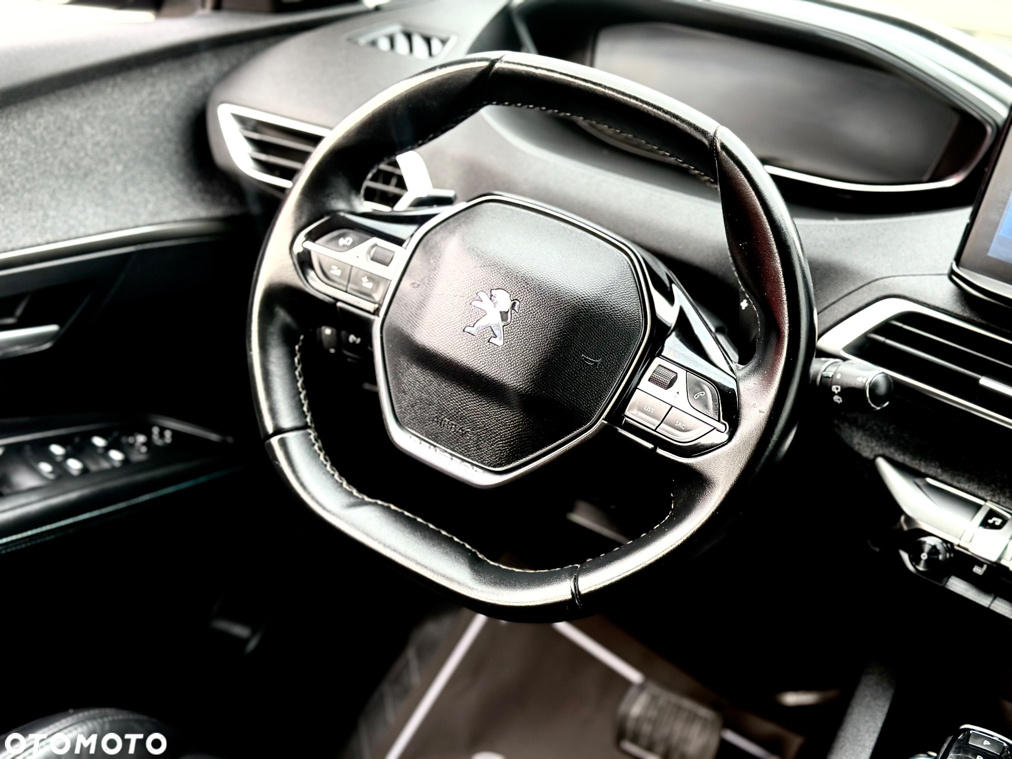 Peugeot 3008 BlueHDi 130 Stop & Start EAT8 Allure - 28