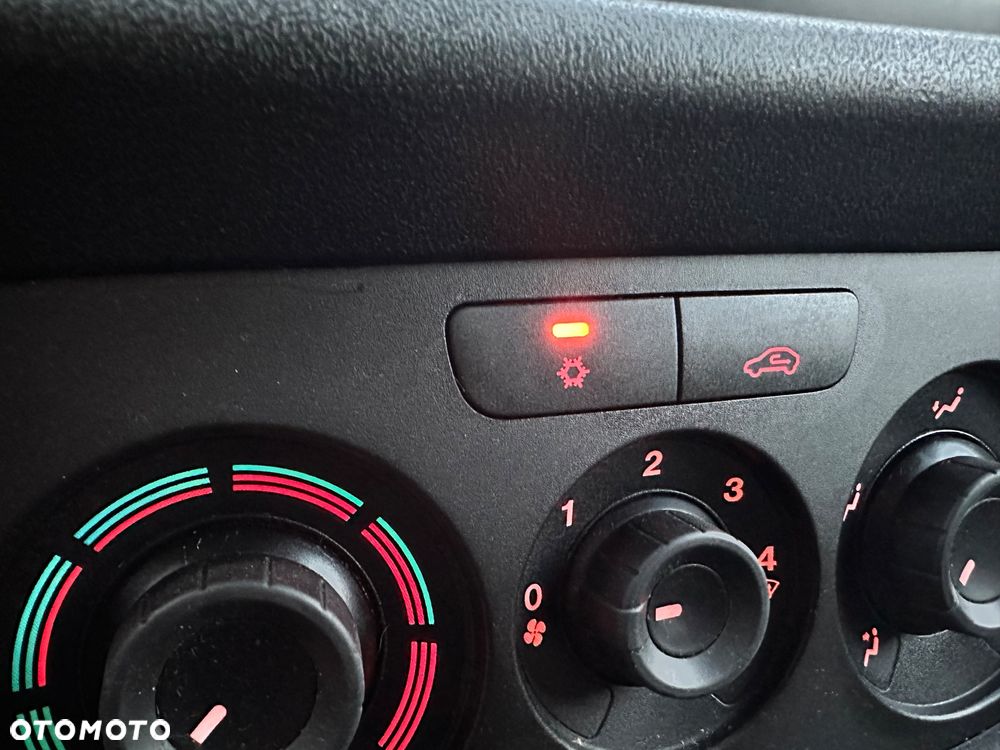 Fiat DOBLO 2.0 135km klima, hak, czujniki park, kamera, android 2015r, 6biegow - 29