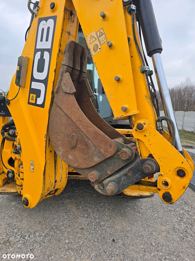 JCB - 7