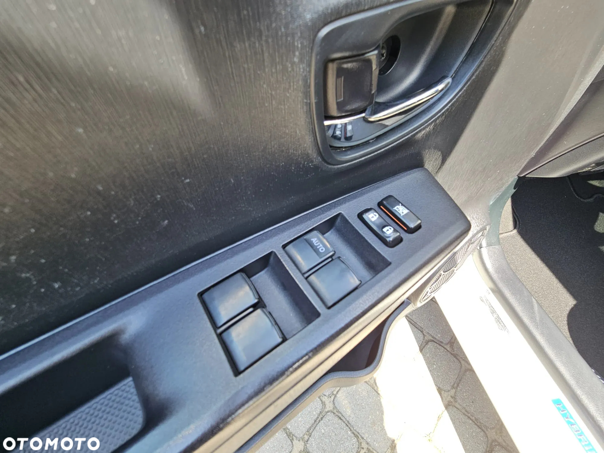 Toyota Yaris Hybrid 100 Premium - 25