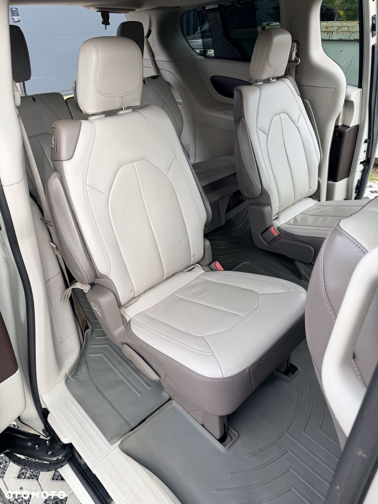 Chrysler Pacifica - 10