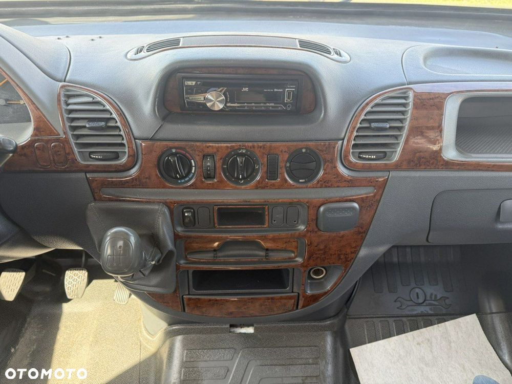 Mercedes-Benz Sprinter - 11