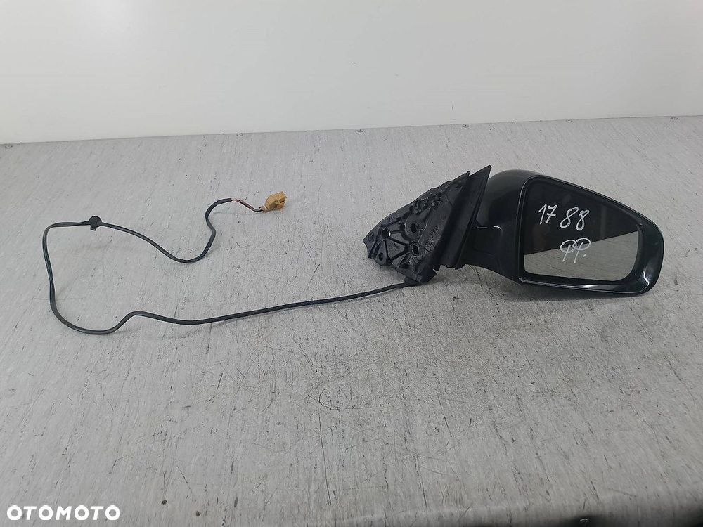 LUSTERKO PRAWE AUDI A4 B6 LY9B - 9