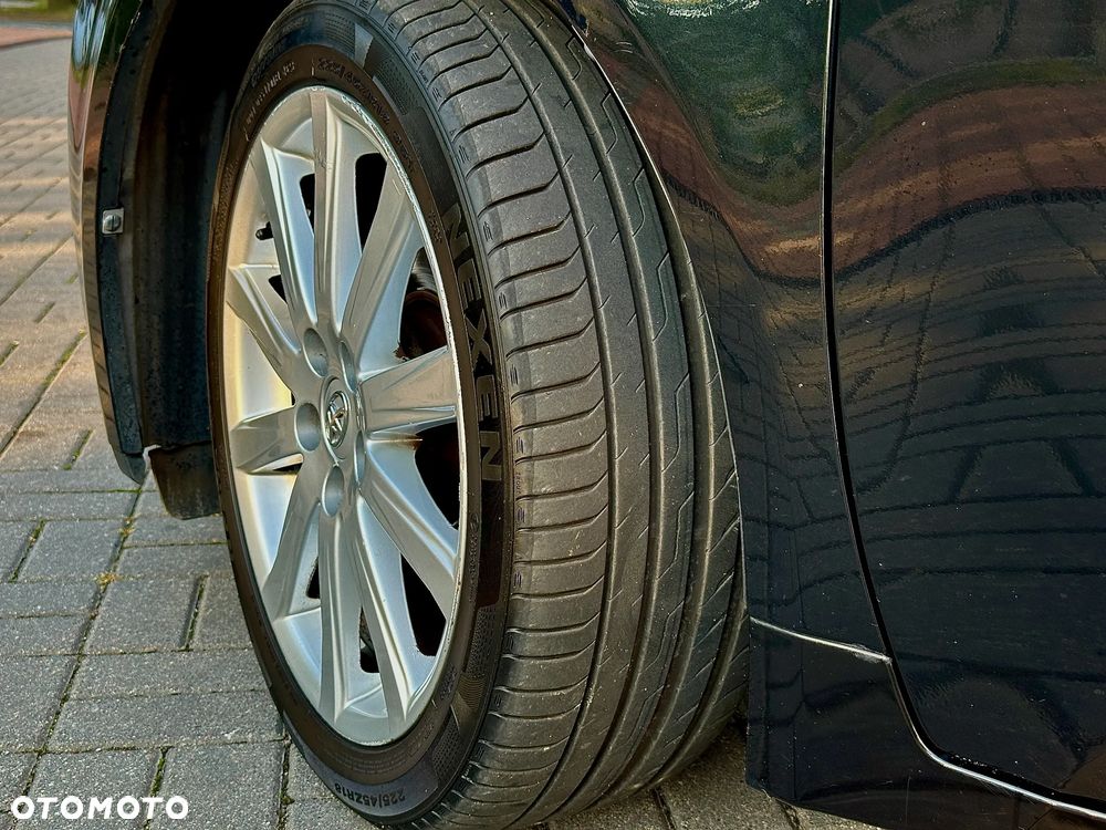 Toyota Avensis - 9
