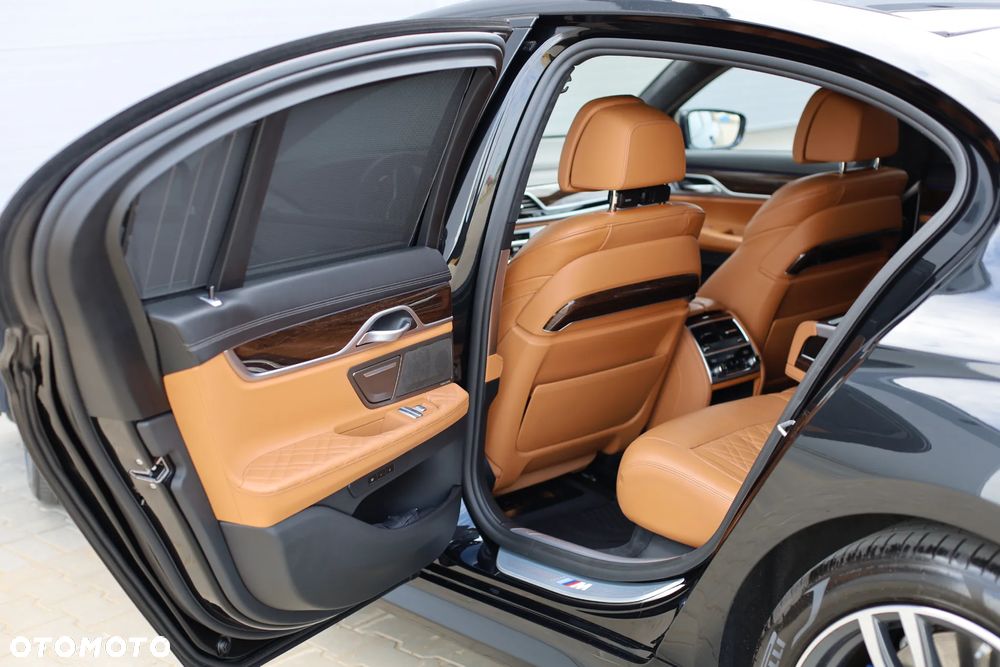 BMW Seria 7 750i xDrive sport - 18