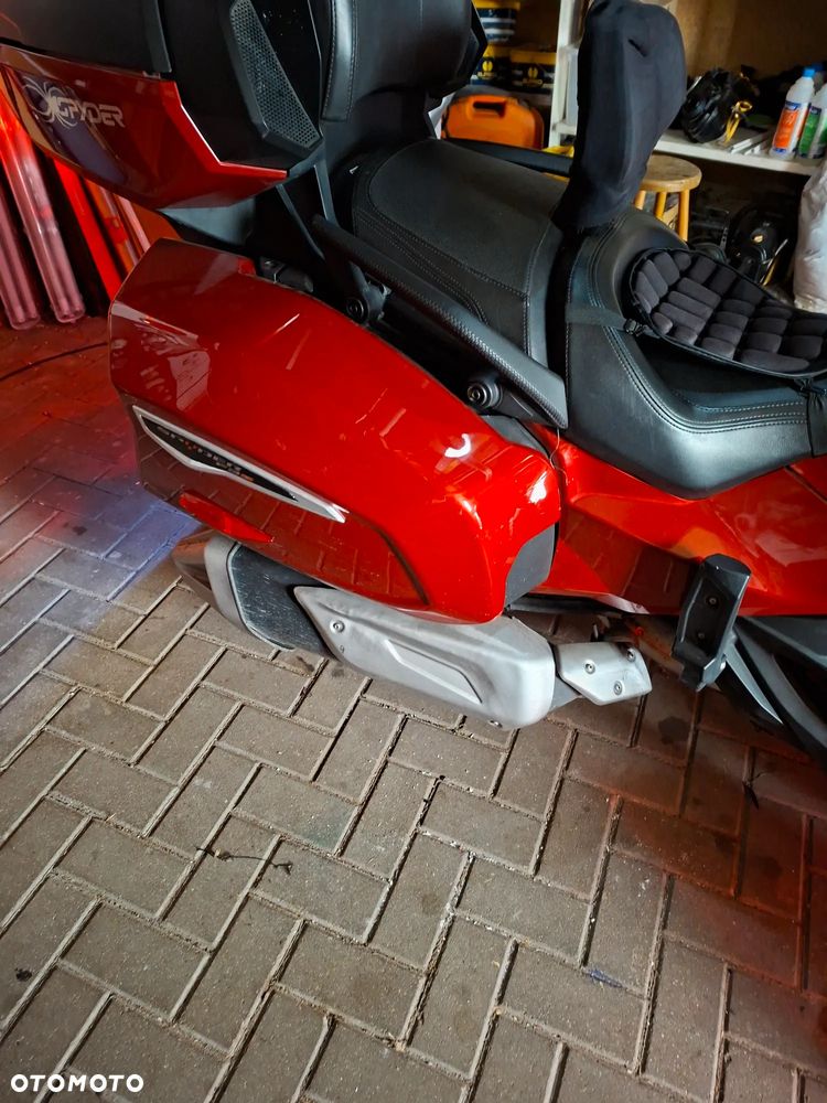 Can-Am Spyder - 9