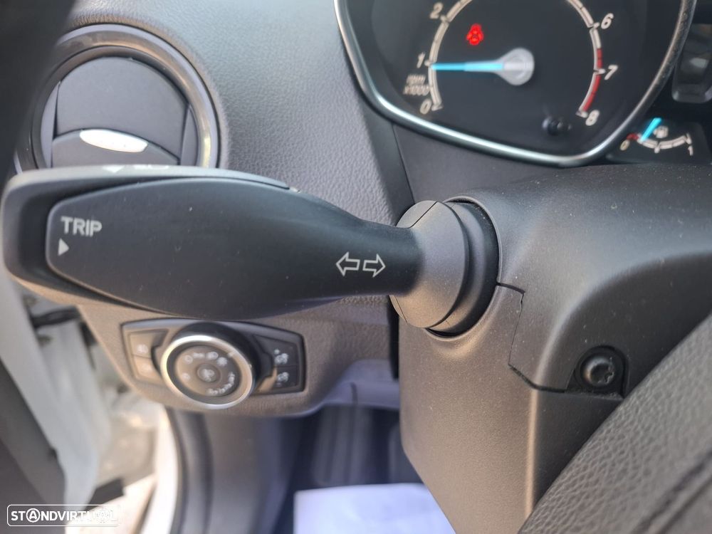 Ford Tourneo Courier 1.0 EcoBoost Titanium - 33