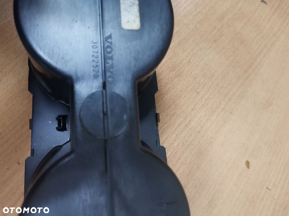 Cupholder uchwyt na napoje Volvo S40 V50 C30 2004 - 2007 r 30722520 - 2