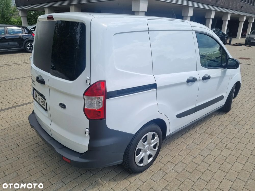 Ford Transit Courier - 4