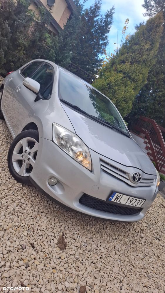 Toyota Auris 2012 photo 2