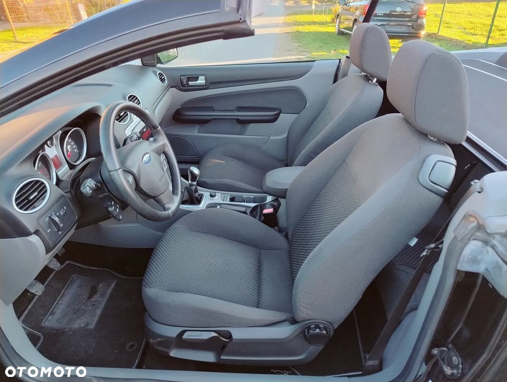 Ford Focus Coupe-Cabriolet 2.0 16V Black Magic - 7