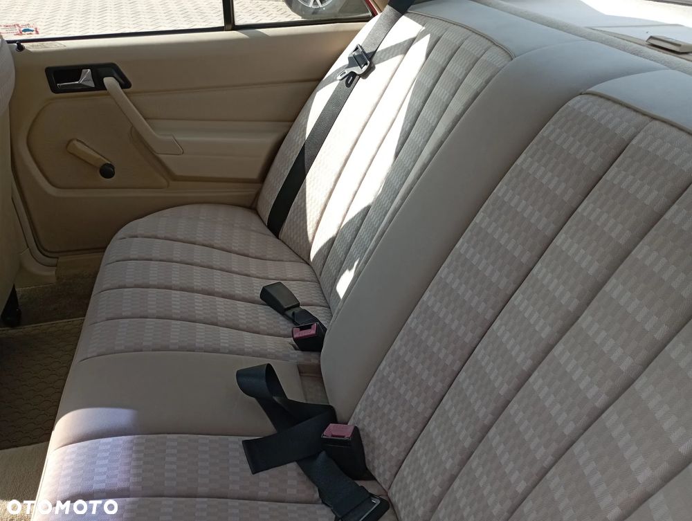 Mercedes-Benz W201 (190) - 28