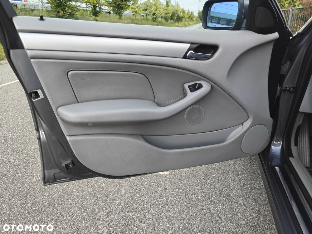 BMW Seria 3 325i - 26