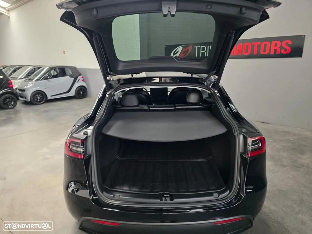 Tesla Model Y Long Range Dual Motor AWD - 9