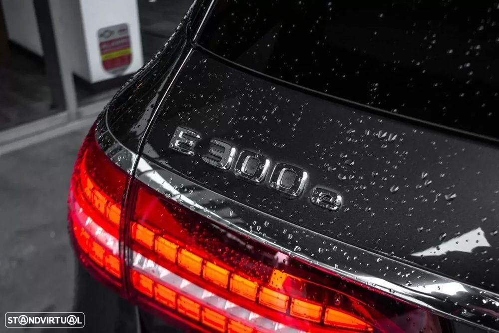 Mercedes-Benz E 300 e AMG Line - 12