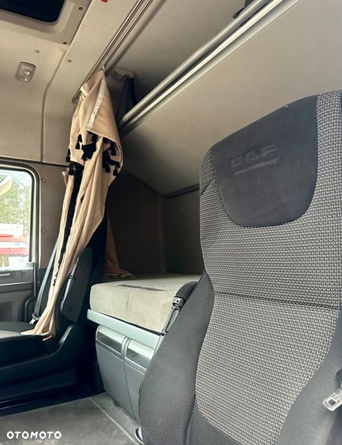 DAF XF460 SPACE CAB AUTOMAT FULLSPOJLERY KLIMA WEBASTO 2xALUTANK LODÓWKA 768000km FULLSERWIS DAF EURO 6 2017r ŁADNY - 10