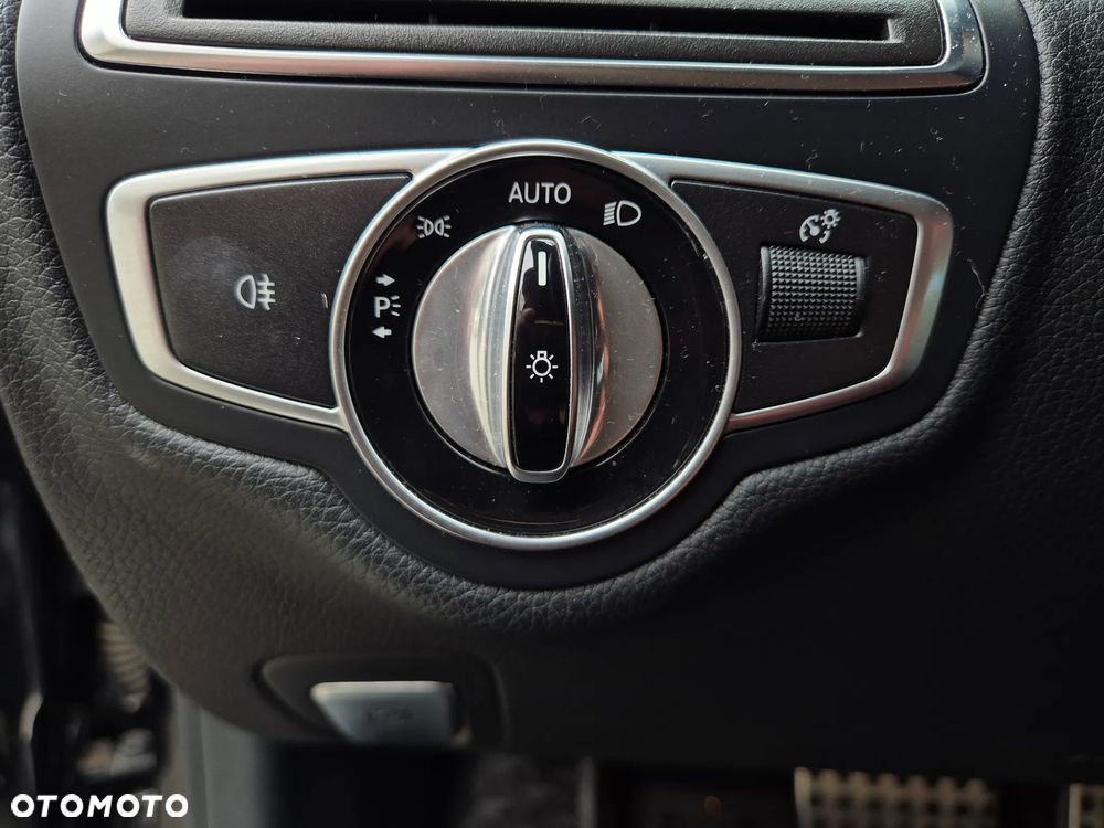 Mercedes-Benz Klasa C 300 9G-TRONIC - 15