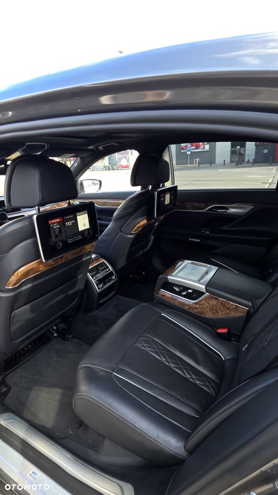 BMW Seria 7 - 12