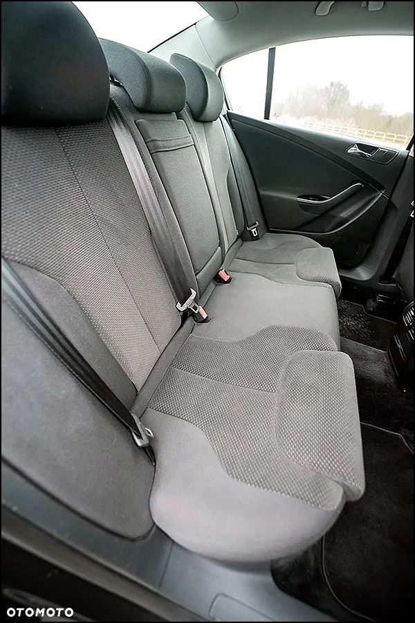 Volkswagen Passat - 33