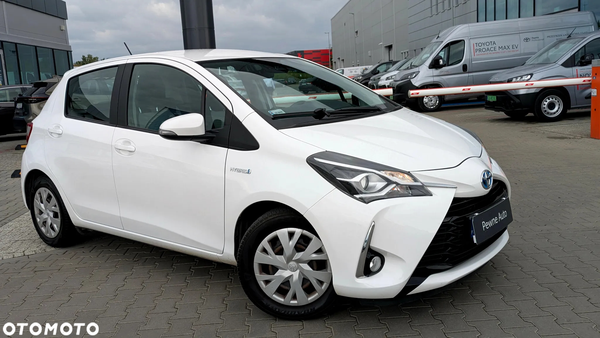 Toyota Yaris Hybrid 100 Premium - 3