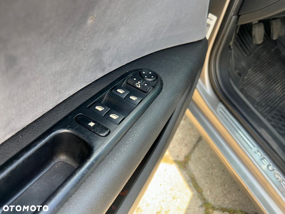 Peugeot 407 HDi 110 Business Line - 11