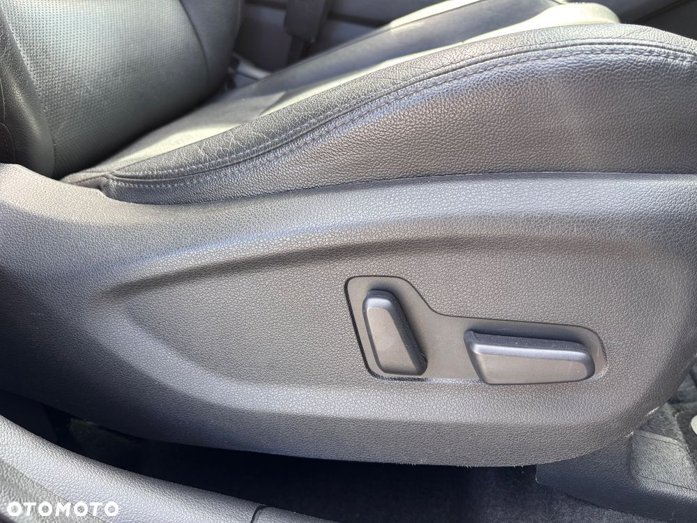 Hyundai Tucson 2.0 CRDI 4WD Automatik Premium - 29