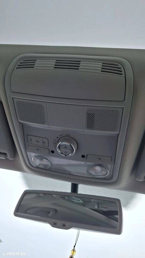 Volkswagen Golf 2.0 TDI DPF Highline - 27