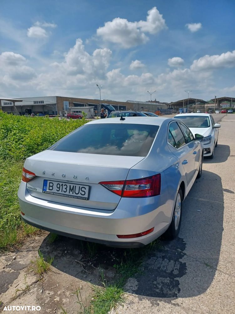 Skoda Superb 2.0 TDI DSG Ambition - 3