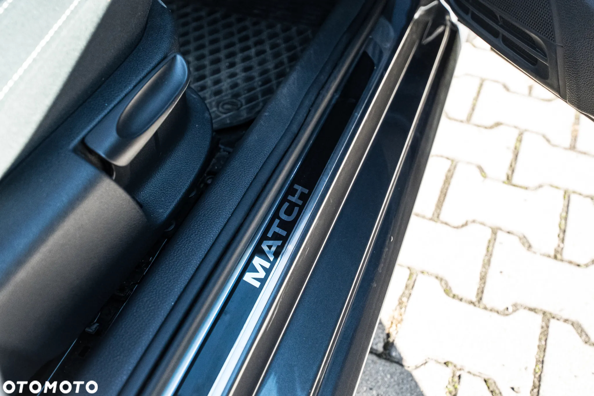 Volkswagen Polo 1.2 TSI MATCH - 12