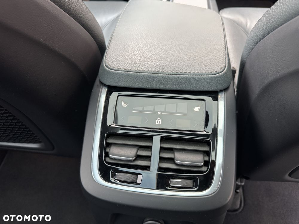 Volvo XC 90 T8 AWD Recharge Geartronic Inscription Edition - 34