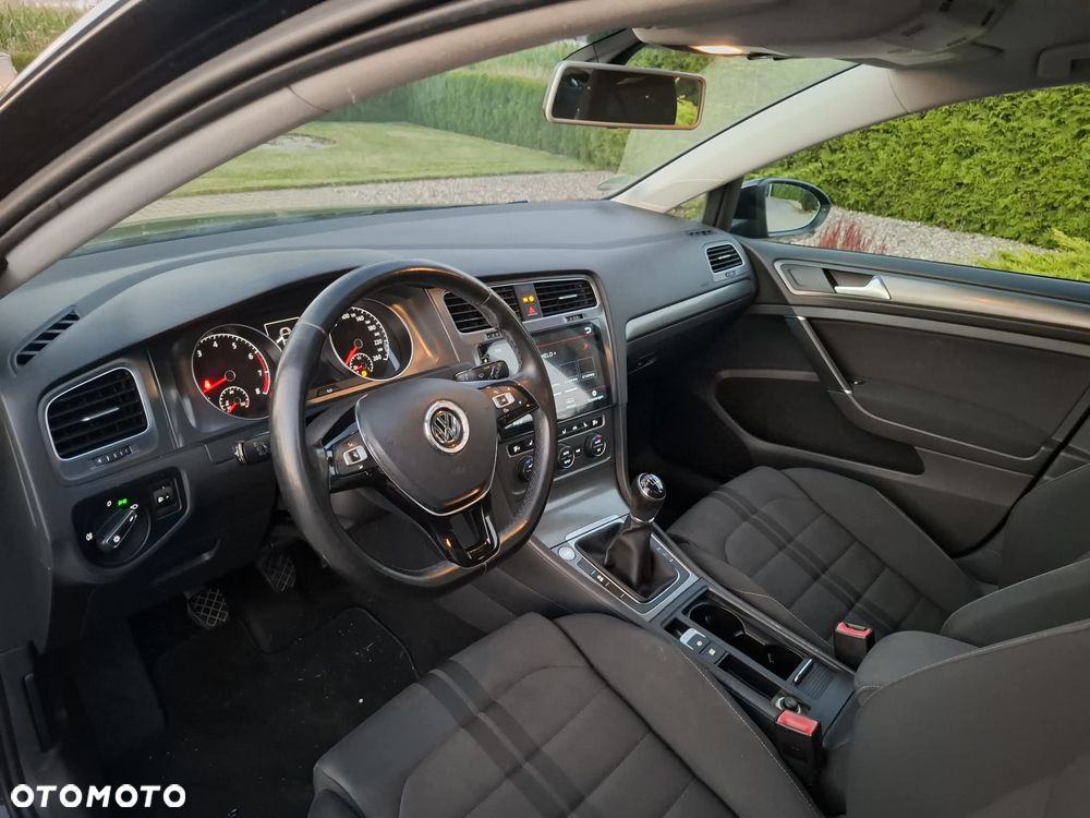 Volkswagen Golf - 5