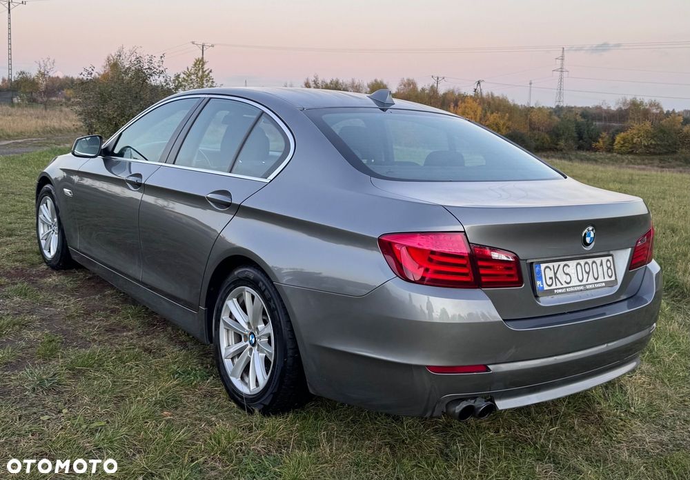 BMW Seria 5 523i - 7
