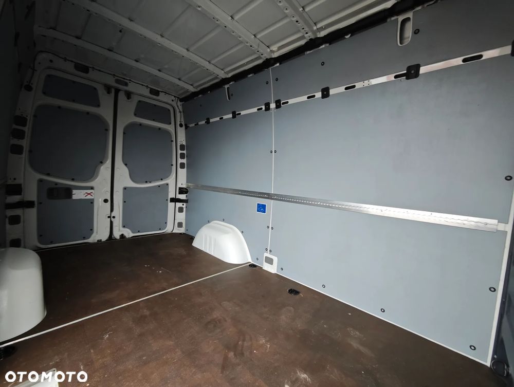 Volkswagen Crafter - 16