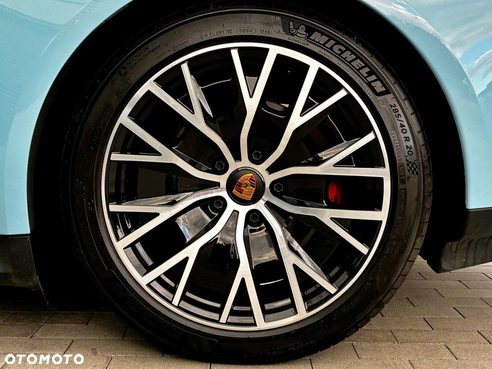 Porsche Taycan - 17