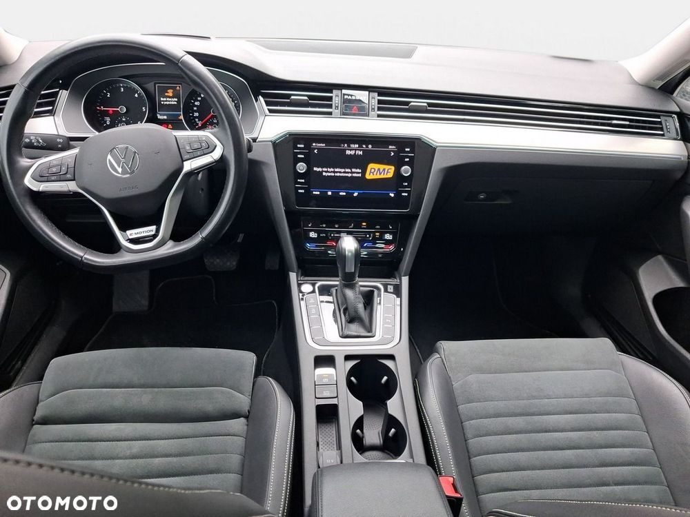 Volkswagen Passat - 16