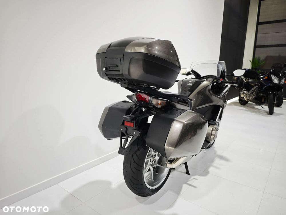 Honda VFR - 6