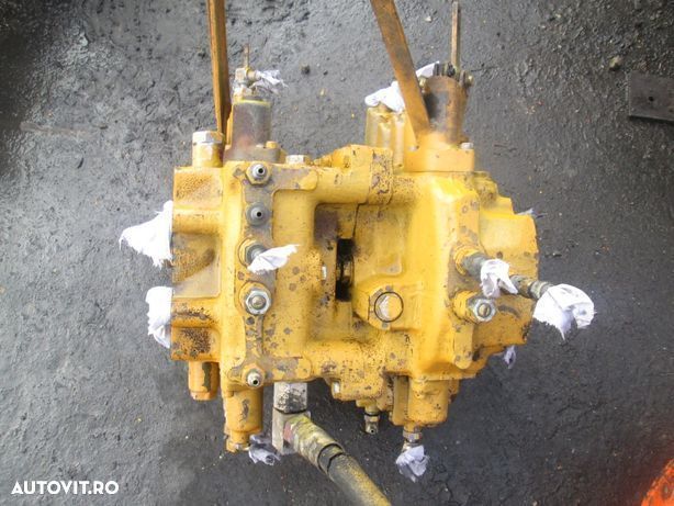 Distribuitor hidraulic komatsu pc200 - 1