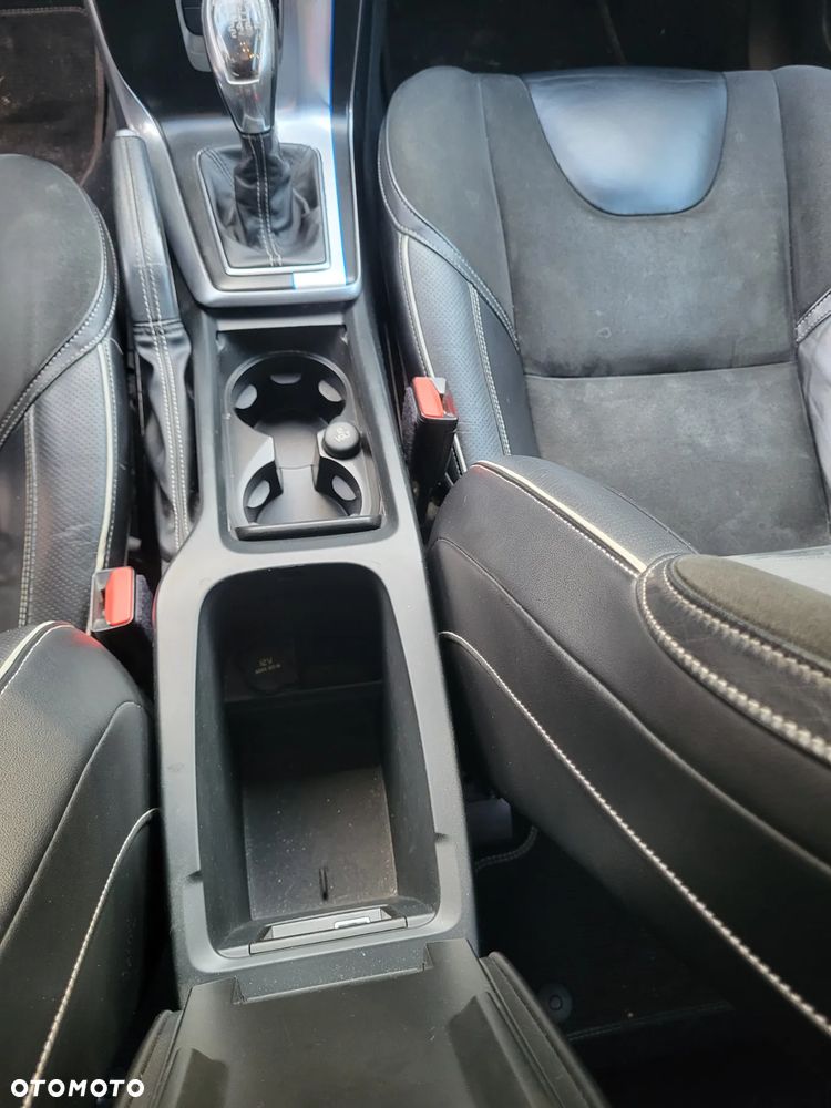 Volvo V40 D2 R Design - 18