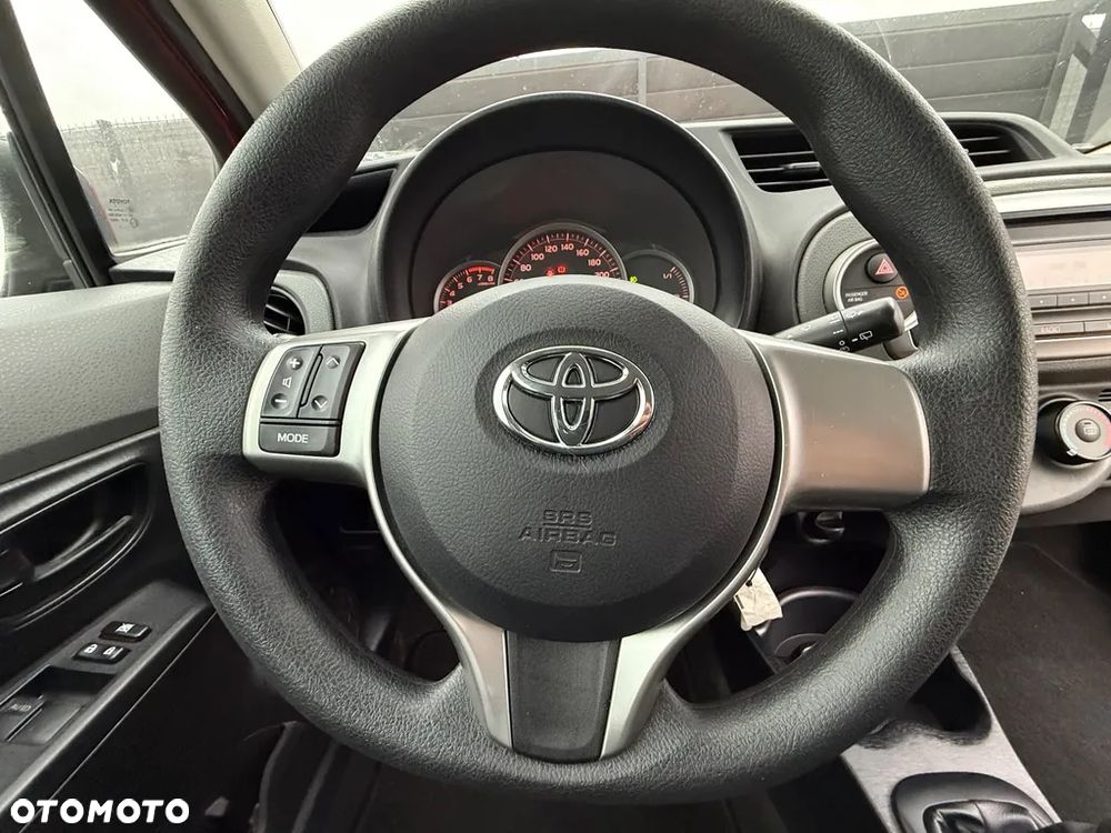 Toyota Yaris 1.0 VVT-i - 12
