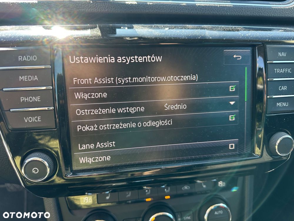 Skoda Superb 2.0 TDI DSG Ambition - 26