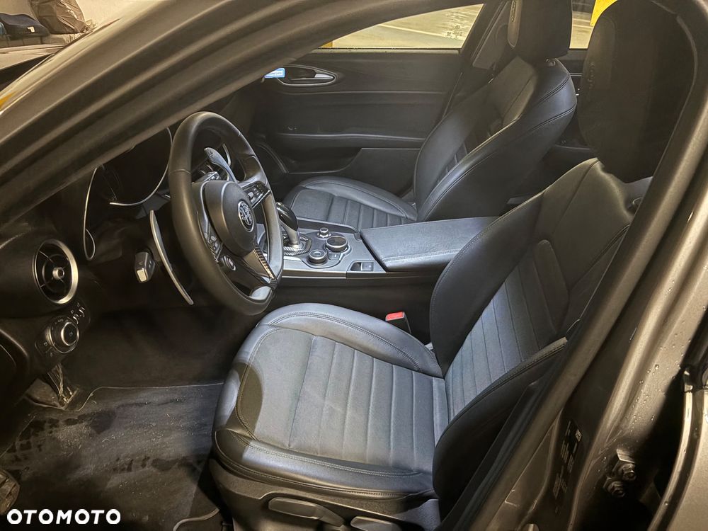 Alfa Romeo Giulia 2.2 AT8 Super - 10