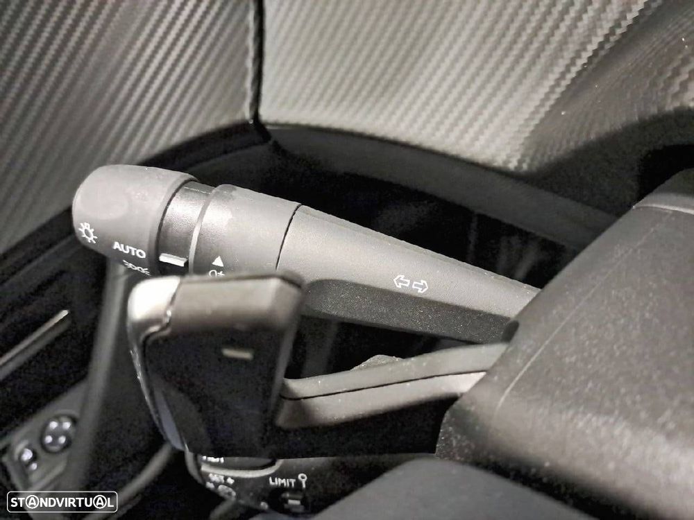 Peugeot 2008 1.2 Hybrid Allure e-DCS6 - 13